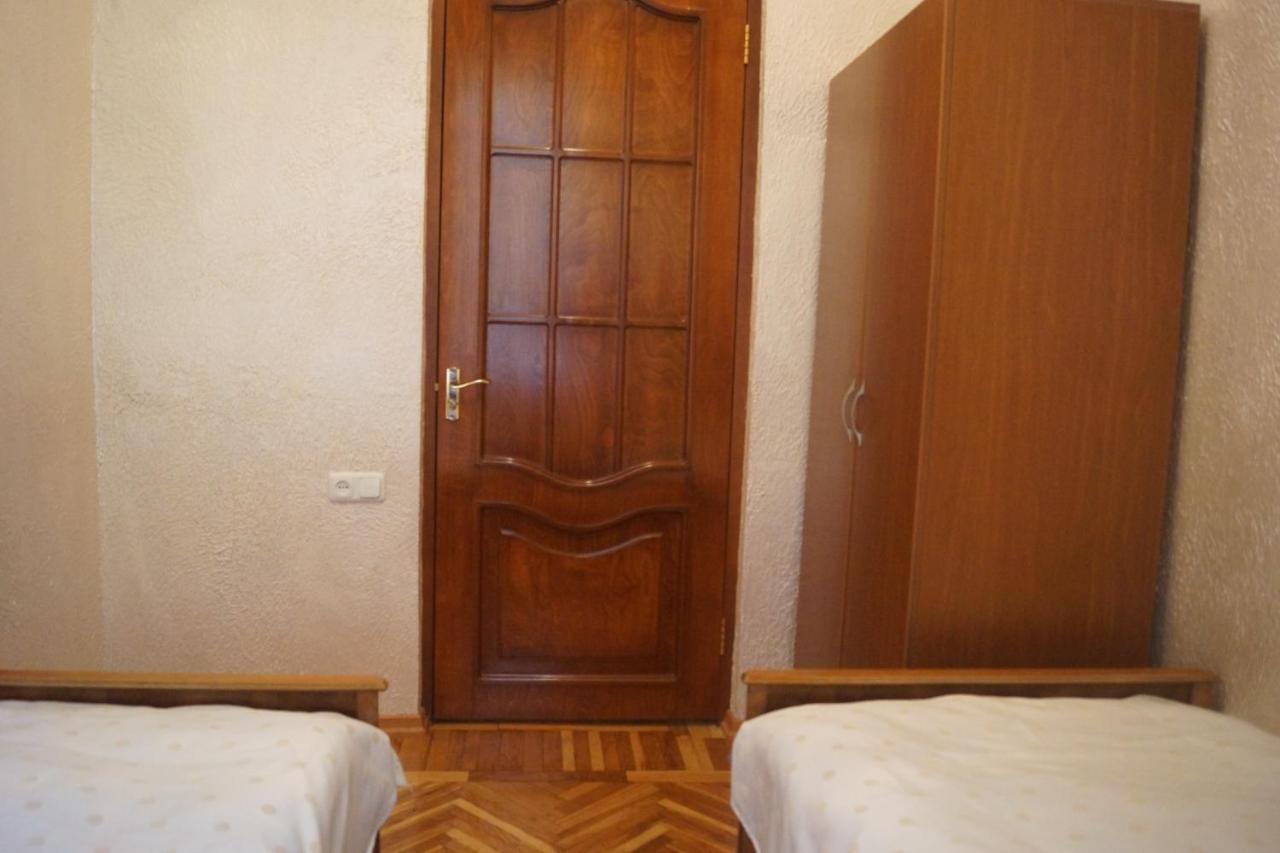Arteast Hostel エレバン エクステリア 写真