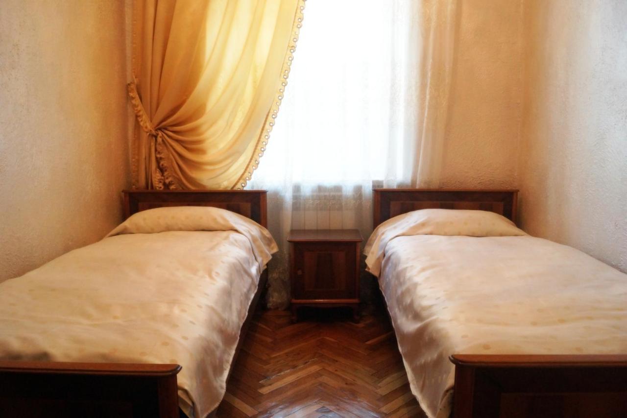 Arteast Hostel エレバン エクステリア 写真