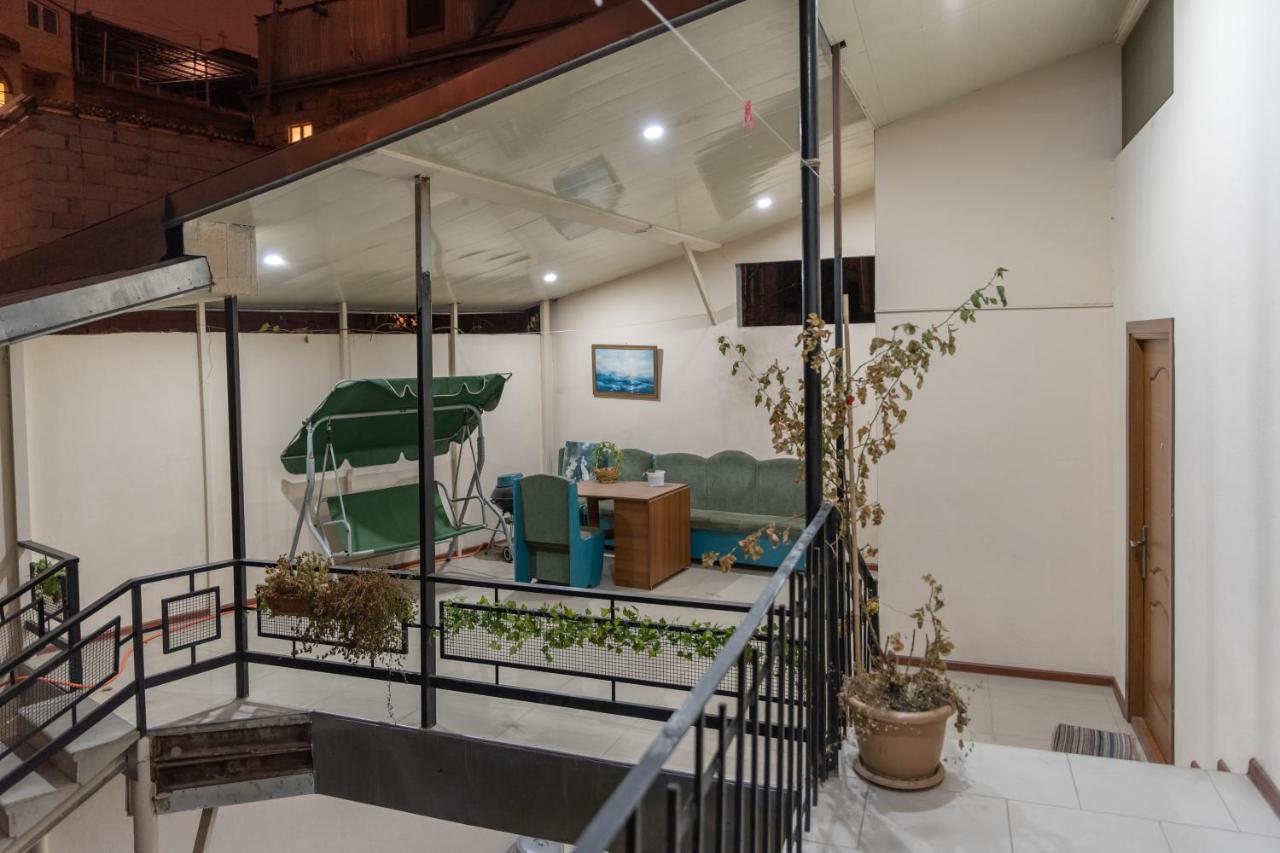 Arteast Hostel エレバン エクステリア 写真