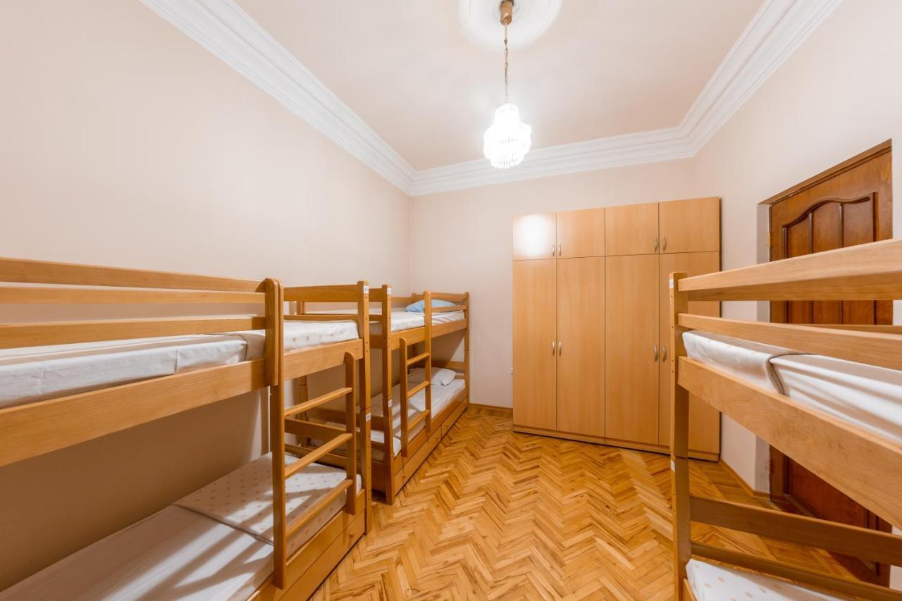 Arteast Hostel エレバン エクステリア 写真